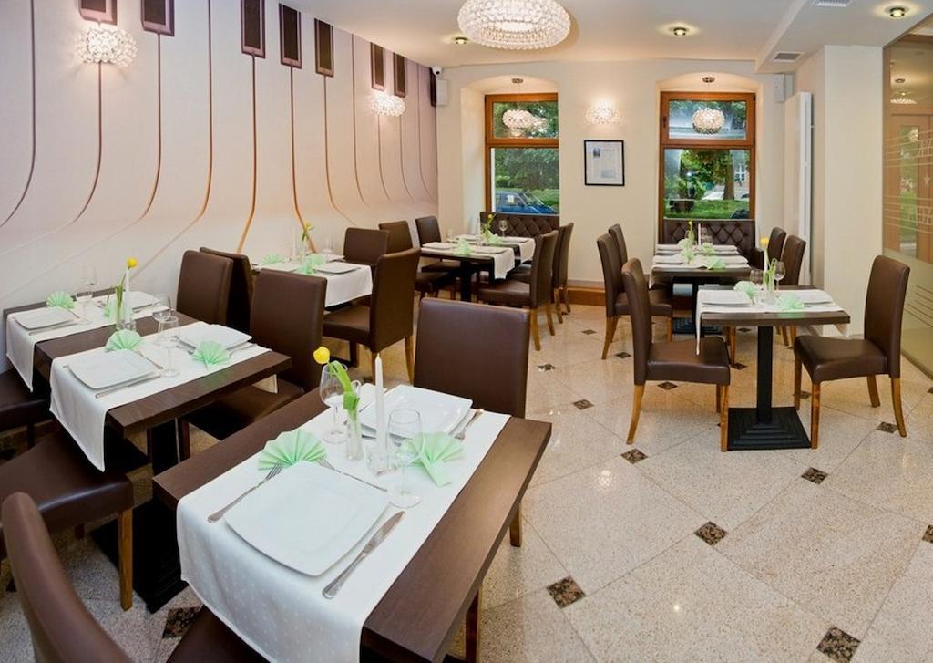 Hotel Fryderyk 나이사 외부 사진