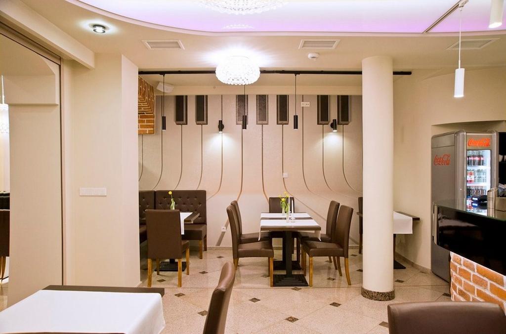 Hotel Fryderyk 나이사 외부 사진